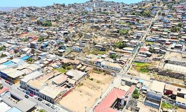 Se vende terreno frente al Puerto de Coquimbo.