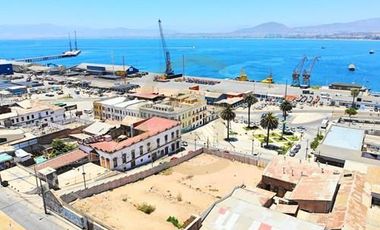 Se vende terreno frente al Puerto de Coquimbo.