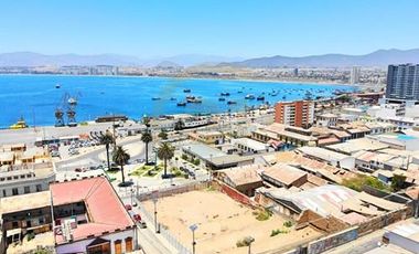 Se vende terreno frente al Puerto de Coquimbo.