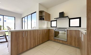 Casa en venta de 3 recamaras en Privada de Conkal