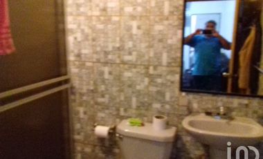 Se vende  bonita casa pequeña  muy buena ubicación, bastante terreno excedente  para quinta.