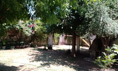 Se vende  bonita casa pequeña  muy buena ubicación, bastante terreno excedente  para quinta.