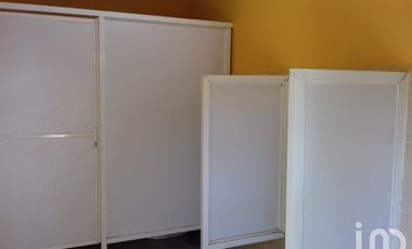 Se vende  bonita casa pequeña  muy buena ubicación, bastante terreno excedente  para quinta.