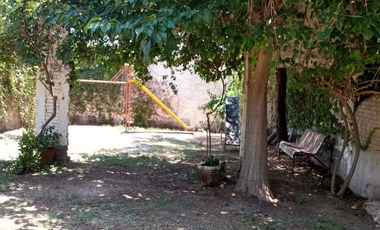 Se vende  bonita casa pequeña  muy buena ubicación, bastante terreno excedente  para quinta.