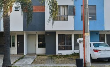 Casa En Renta En Parques Del Bosque.