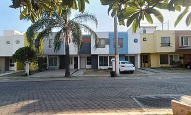 Casa En Renta En Parques Del Bosque.