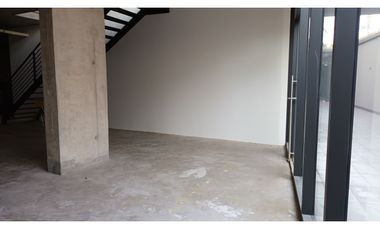 ARRIENDO Local Comercial, 217,54 m2 Nivel Calle + 196,91 m2 Subt. Vitacura