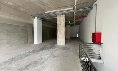 ARRIENDO Local Comercial, 217,54 m2 Nivel Calle + 196,91 m2 Subt. Vitacura