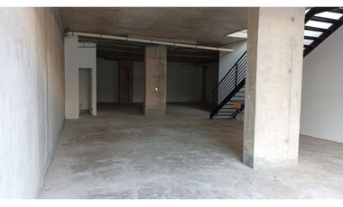 ARRIENDO Local Comercial, 217,54 m2 Nivel Calle + 196,91 m2 Subt. Vitacura