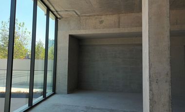 ARRIENDO Local Comercial, 217,54 m2 Nivel Calle + 196,91 m2 Subt. Vitacura