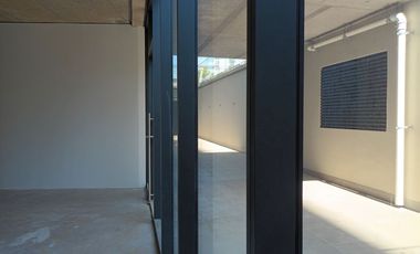ARRIENDO Local Comercial, 217,54 m2 Nivel Calle + 196,91 m2 Subt. Vitacura