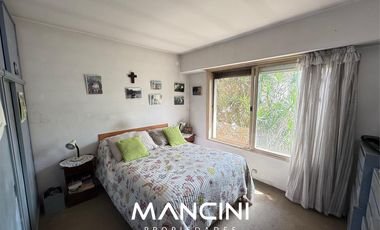 Casa en venta de 5 ambientes con cochera, piscina y quincho - Villa Ballester