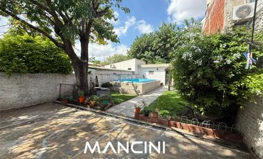Casa en venta de 5 ambientes con cochera, piscina y quincho - Villa Ballester