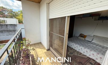 Casa en venta de 5 ambientes con cochera, piscina y quincho - Villa Ballester