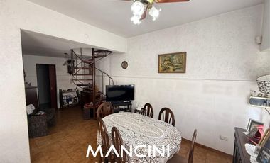 Casa en venta de 5 ambientes con cochera, piscina y quincho - Villa Ballester