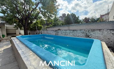 Casa en venta de 5 ambientes con cochera, piscina y quincho - Villa Ballester