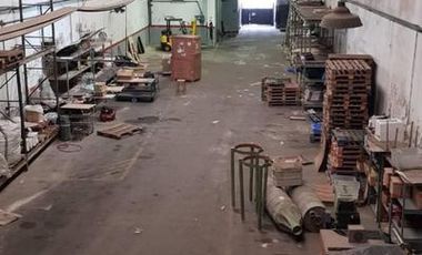 DEPOSITO Barracas - 900 M2  (oficina, local a la calle, baños, vestuario)