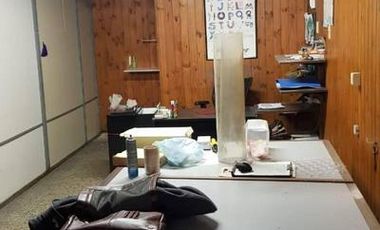 DEPOSITO Barracas - 900 M2  (oficina, local a la calle, baños, vestuario)