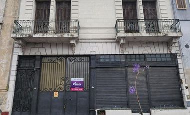DEPOSITO Barracas - 900 M2  (oficina, local a la calle, baños, vestuario)
