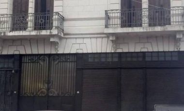 DEPOSITO Barracas - 900 M2  (oficina, local a la calle, baños, vestuario)