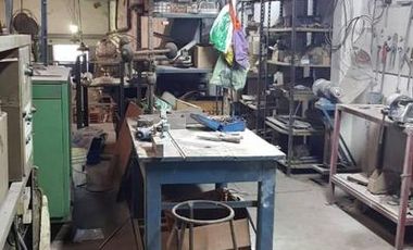 DEPOSITO Barracas - 900 M2  (oficina, local a la calle, baños, vestuario)