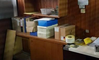 DEPOSITO Barracas - 900 M2  (oficina, local a la calle, baños, vestuario)