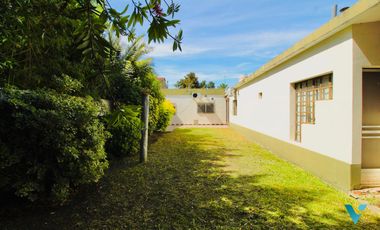 Casa en Venta Ituzaingó con quincho y local Apto Credito