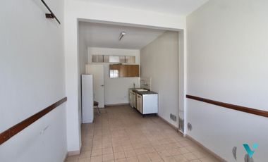 Casa en Venta Ituzaingó con quincho y local Apto Credito