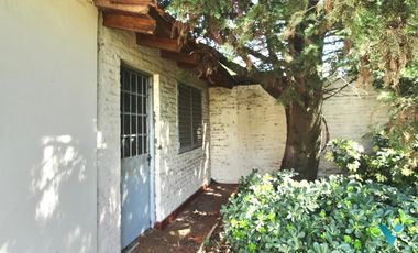 Casa en Venta Ituzaingó con quincho y local Apto Credito