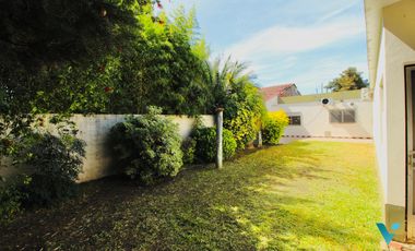 Casa en Venta Ituzaingó con quincho y local Apto Credito