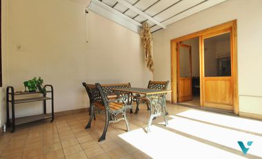 Casa en Venta Ituzaingó con quincho y local Apto Credito