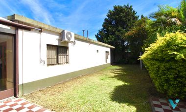 Casa en Venta Ituzaingó con quincho y local Apto Credito