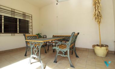 Casa en Venta Ituzaingó con quincho y local Apto Credito