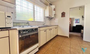 Casa en Venta Ituzaingó con quincho y local Apto Credito