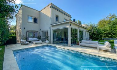 Casa en venta en Fincas de Hudson de 5 ambientes Hudson  Berazategui