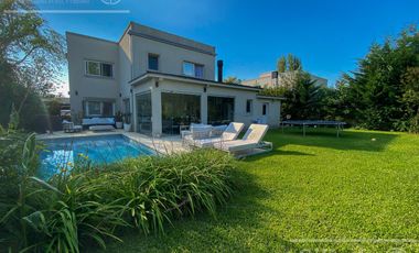 Casa en venta en Fincas de Hudson de 5 ambientes Hudson  Berazategui