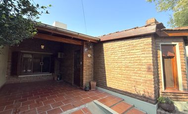 ESPACIO, CONFORT Y UBICACIÓN PRIVILEGIADA – CASA DE 3 DORMITORIOS EN VENTA EN VENADO TUERTO.