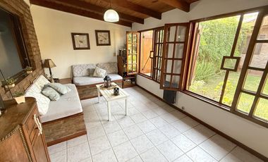 ESPACIO, CONFORT Y UBICACIÓN PRIVILEGIADA – CASA DE 3 DORMITORIOS EN VENTA EN VENADO TUERTO.