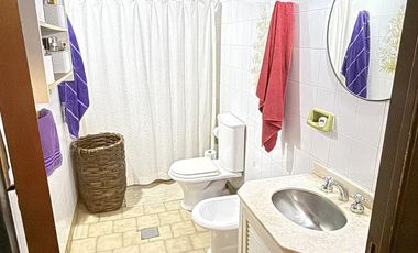 ESPACIO, CONFORT Y UBICACIÓN PRIVILEGIADA – CASA DE 3 DORMITORIOS EN VENTA EN VENADO TUERTO.