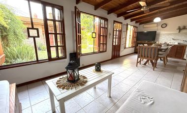 ESPACIO, CONFORT Y UBICACIÓN PRIVILEGIADA – CASA DE 3 DORMITORIOS EN VENTA EN VENADO TUERTO.
