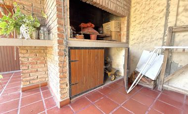 ESPACIO, CONFORT Y UBICACIÓN PRIVILEGIADA – CASA DE 3 DORMITORIOS EN VENTA EN VENADO TUERTO.