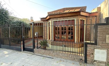 ESPACIO, CONFORT Y UBICACIÓN PRIVILEGIADA – CASA DE 3 DORMITORIOS EN VENTA EN VENADO TUERTO.