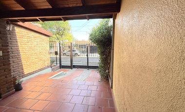 ESPACIO, CONFORT Y UBICACIÓN PRIVILEGIADA – CASA DE 3 DORMITORIOS EN VENTA EN VENADO TUERTO.