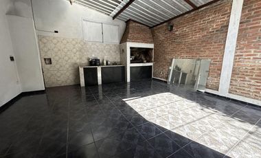 Casa apta 2 familias a pasos Avenida Calchaqui