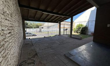 Casa apta 2 familias a pasos Avenida Calchaqui