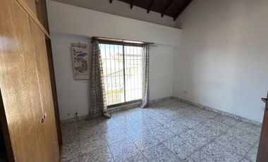 Casa apta 2 familias a pasos Avenida Calchaqui