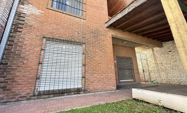 Casa apta 2 familias a pasos Avenida Calchaqui