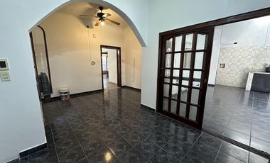 Casa apta 2 familias a pasos Avenida Calchaqui