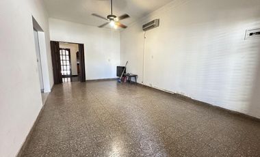 Casa apta 2 familias a pasos Avenida Calchaqui