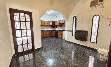 Casa apta 2 familias a pasos Avenida Calchaqui